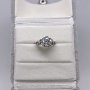 2.5ct tw round brilliant twist halo  engagement ring